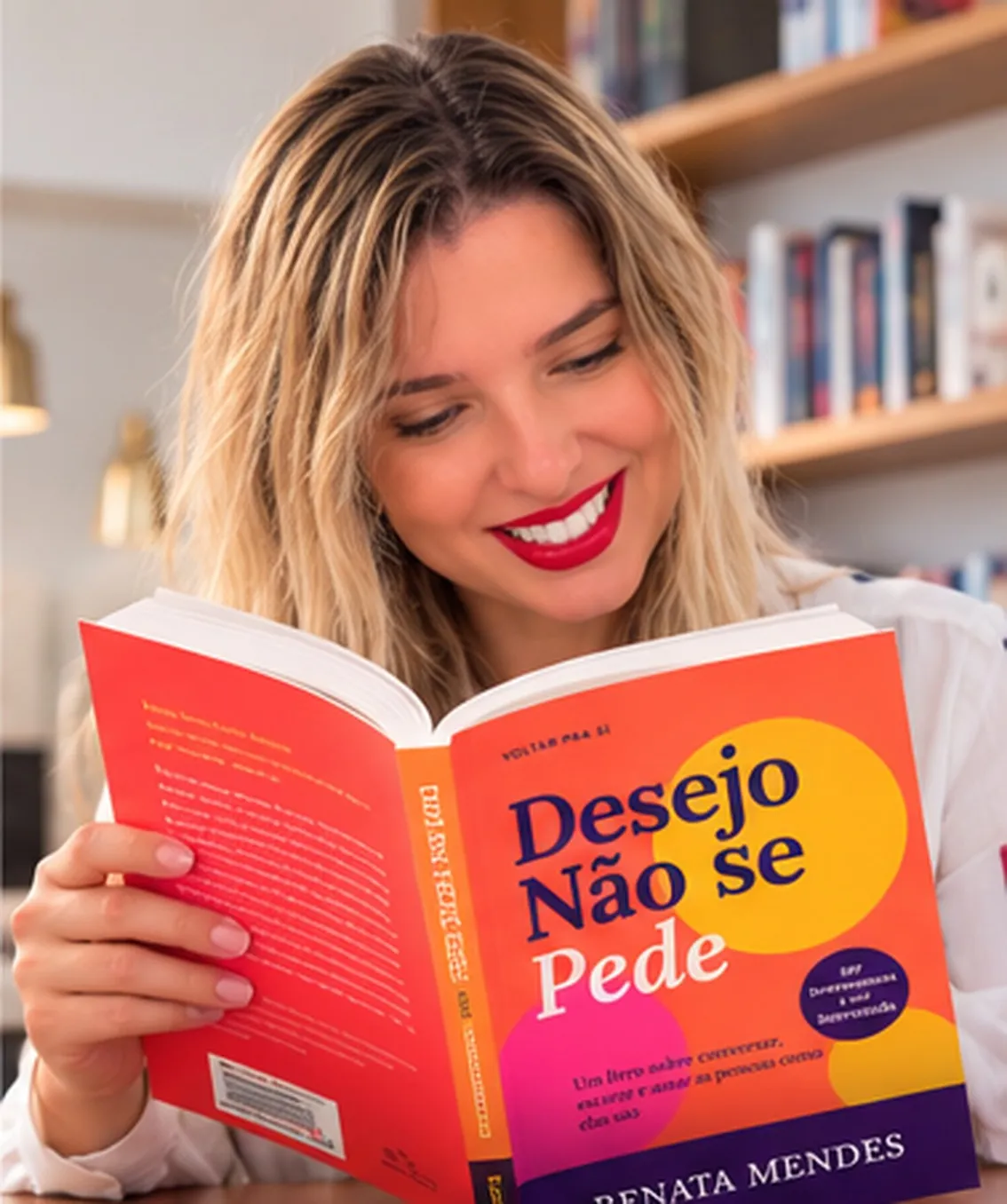 Renata lendo Desejo Não se Pede